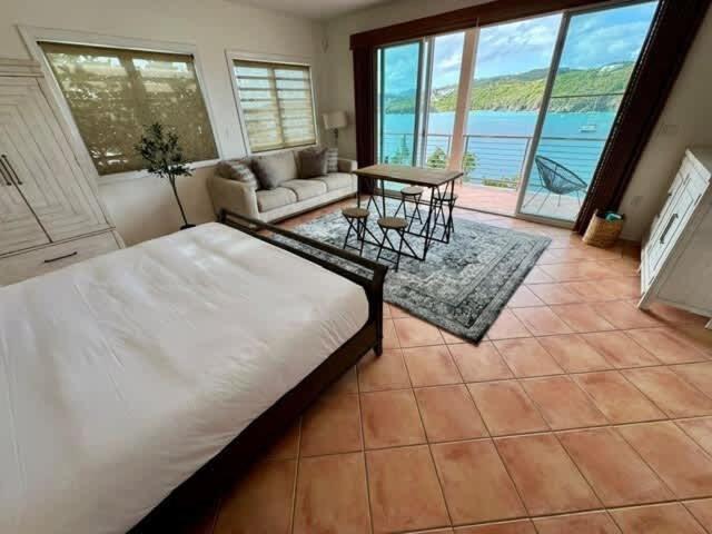 Cottage At Oceanfront Villa With Pool East End  Extérieur photo